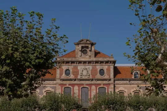 Court Orders Spanish Flag on Catalan Parliament Facade