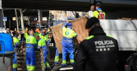 Badalona Clears C-31 Bridge Homeless Encampment