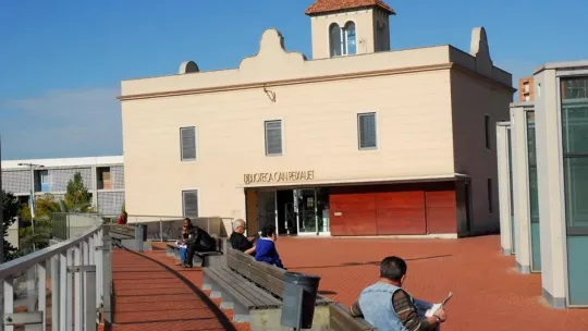 Santa Coloma Police Monitor Man Over Minor Foot Photo Requests