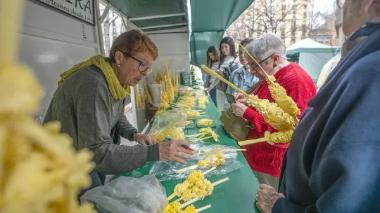 Barcelona Palm Fairs Open in Eixample for Easter 2026 Tradition