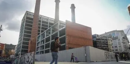 Barcelona Ends Legal Graffiti at Iconic Tres Xemeneies