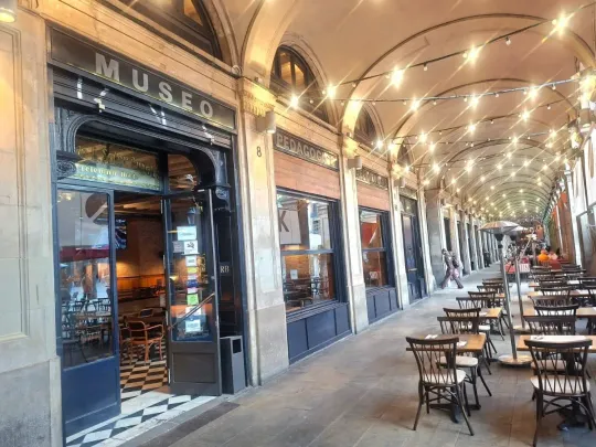 Historic Plaça Reial Taxidermist Shop Now a Burger Joint