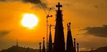 Sagrada Família Cross Unveiled as Scaffolding Comes Down