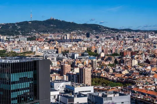Barcelona Expands Free Legal Housing Aid to All Districts