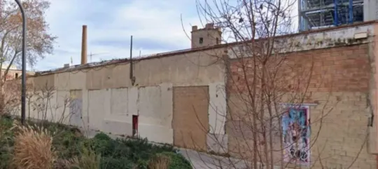 Man Critically Injured in Sant Martí Warehouse Stabbing