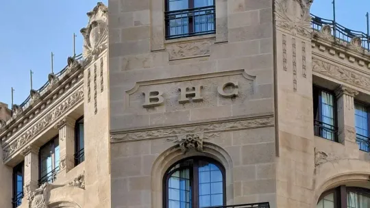 Via Laietana’s First Building: Bank to Barcelona Hotel