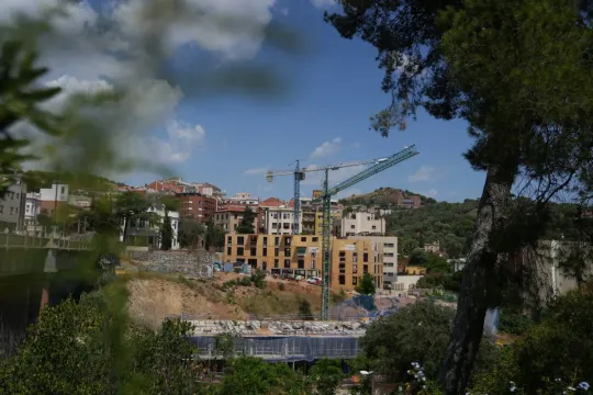 Barcelona Greenlights Vallcarca Park and Public Housing Plan