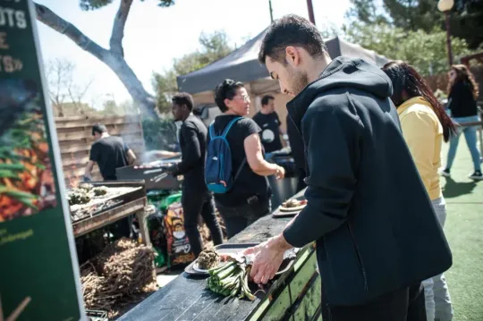 Barcelona’s Biggest Calçotada Returns to Poble Espanyol