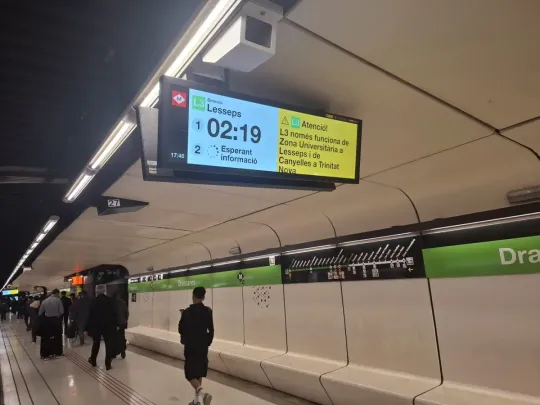 Dog on Tracks Halts Barcelona’s L3 Metro for Two Hours