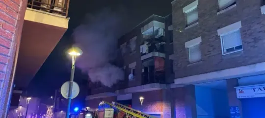 Tarragona Flat Fire Injures Nine; Residents Rescued by Ladde