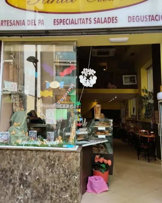 Gràcia’s Cafè Reunión Closes, Adding to Local Losses