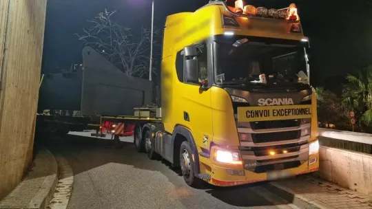 Trucks Block Ronda De Dalt for Over Seven Hours