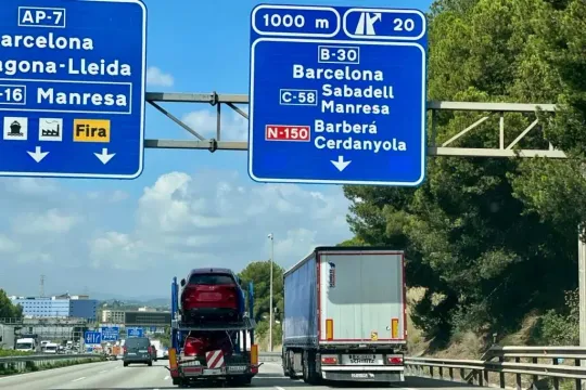 Junts Decries Removal of Catalan From Highway Signs