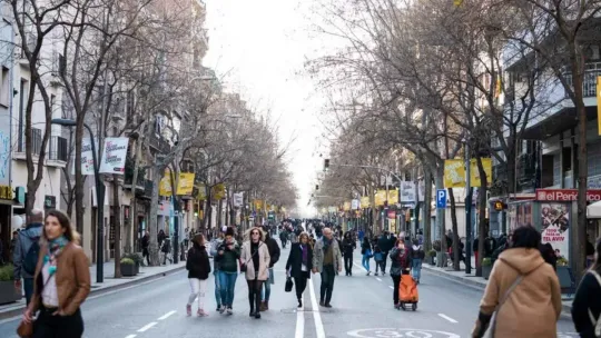Barcelona: Sants & Gràcia Streets Close for Pedestrians