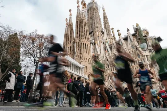 Barcelona Marathon T-shirt Slogan Sparks Catalan Language De