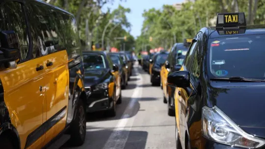 Barcelona Taxis Urged to Go Digital to Rival Vtcs
