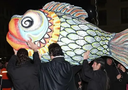 Barcelona’s ‘burial of the Sardine’ Parades: a Guide to Trad