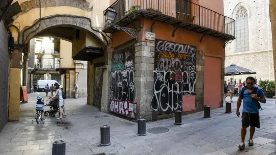 Shortest Street in Barcelona: Carrer de l’Anisadeta History