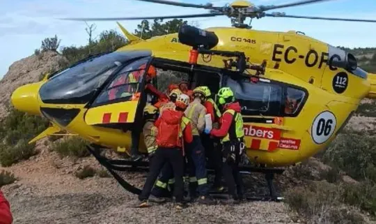 Cyclist rescued in Gavà after branch pierces thigh in trail crash