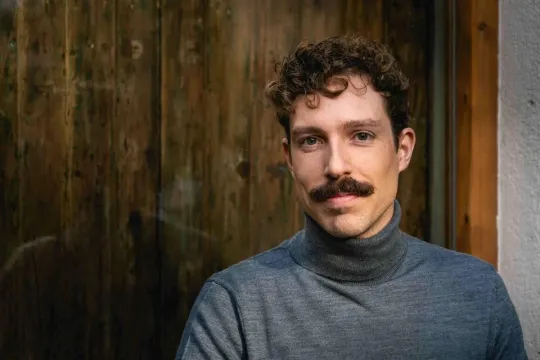 Premi Santa Eulàlia: Roger Bastida Wins with Passeig de Gràcia Saga