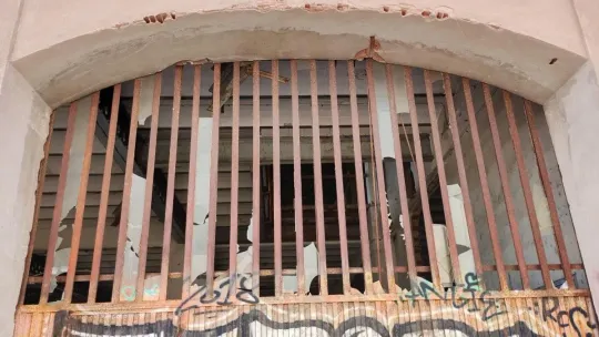 Badalona Abandoned Warehouse: Pests and Damp Plague Local School