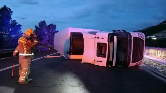 Catalonia windstorm: AP-7 heavy truck ban and rail chaos