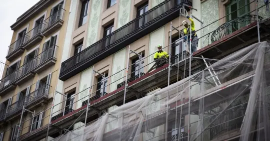 Adverse Weather Paid Leave: Rights and Costs in Catalonia Explained