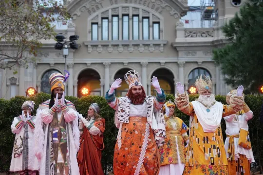 Barcelona Three Kings Parade Attracts 600,000 Spectators