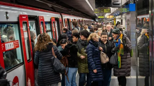 Barcelona Metro & Bus Hit Record 700M Passengers in 2025