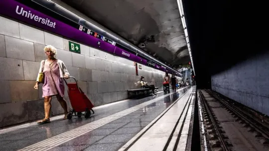 Barcelona Metro L2 Marks 30th Anniversary of Service