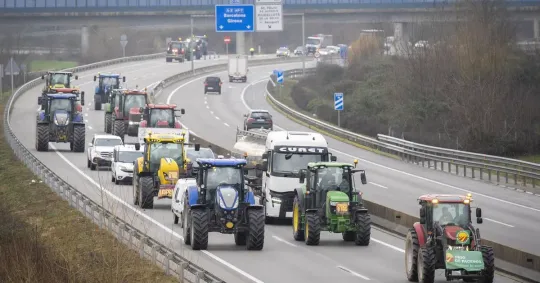 Catalan Farmers Block C-25 Highway Over Wildlife Crisis
