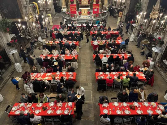 Sant Egidi Christmas Meal Serves 1,500 in Barcelona