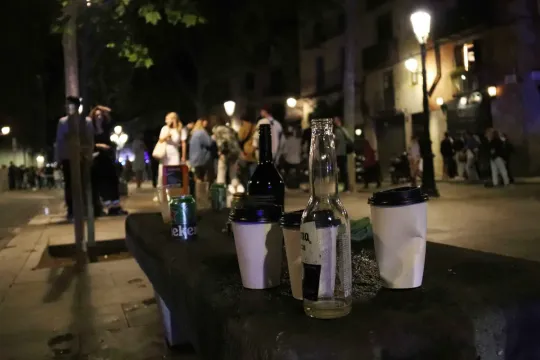 Barcelona’s Mandri Street Botellón Draws 1,100 in Rain