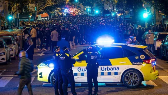 Barcelona Regulates Mandri Street Christmas Drinking