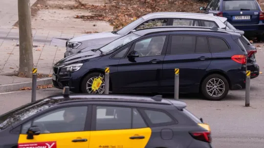 Barcelona Airport Raid Fines 11 Pirate Taxi Drivers