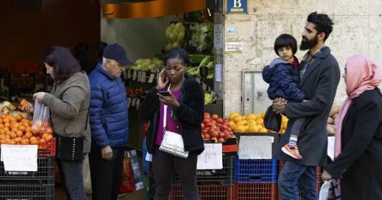Barcelona Launches Catalan Welcome Packs for Immigrants