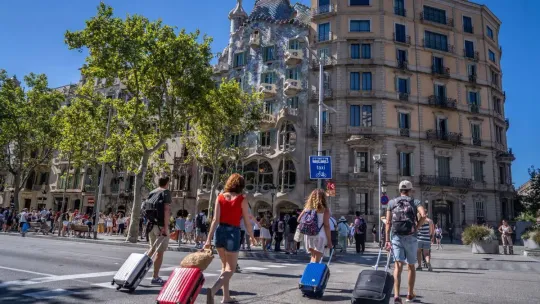 Apartur Sues Barcelona Council Over Tourist Flat Veto