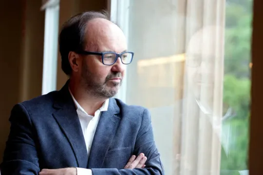 MNAC Director Defends Rosalía Concert, Questions Art Safety