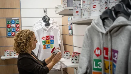 Barcelona Metro Opens First Merchandise Shop at Sagrada