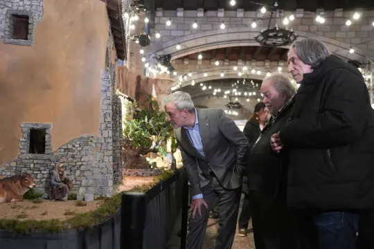Barcelona City Hall Unveils Largest Traditional Nativity