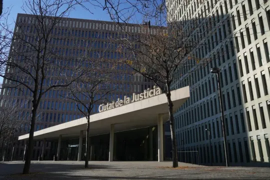 Parents Sue for €40K Over 100 Offensive Tweets