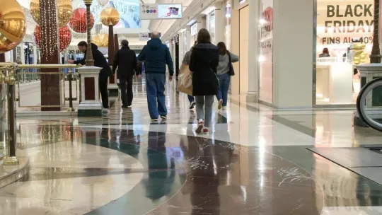 Barcelona Shopping Centres Open Normal Hours on Holiday