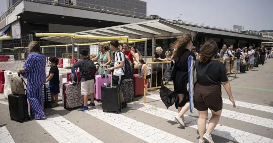 Barcelona’s Zona Bus 4.0 Plan Faces Tourism Sector