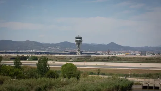Aena Opens €4.45M Tender for Barcelona Airport Expansion Amid Environmental Scrutiny