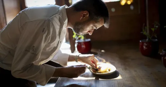 Barcelona’s Suculent Restaurant Thrives in Raval Despite Tourism Warnings