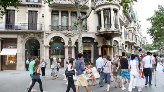 Retail Associations Urge Judicial Reform After Serial Thieves Walk Free in Barcelona
