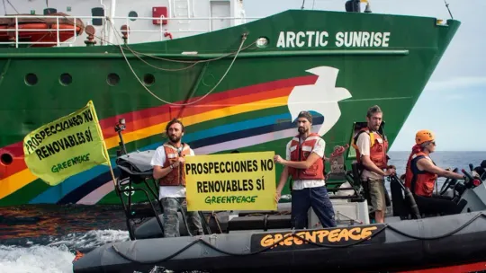 Greenpeace Icebreaker Demands Climate Action in Barcelona
