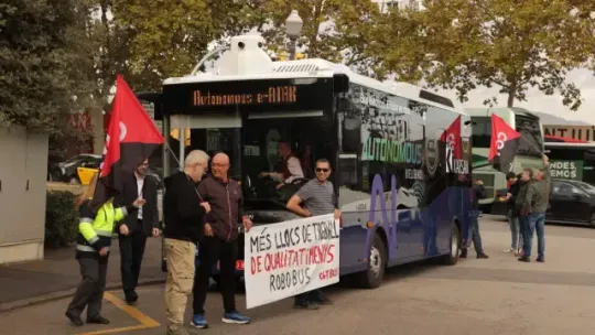 Autonomous Bus Trials Disrupted in Barcelona as TMB Workers Protest ‘Robobuses’