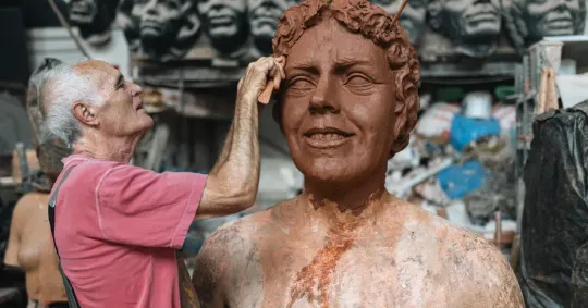 Catalan Giant Sculptor Battles Time at 75 Years Old