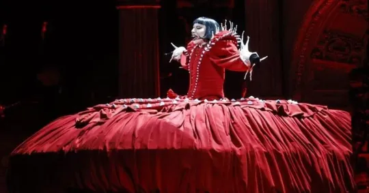 Lady Gaga’s 150-Minute Gothic Spectacle Stuns Barcelona